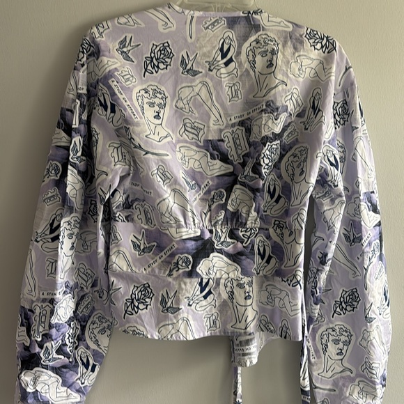 Baum und Pferdgarten tattoo blue white print tie wrap blouse - Picture 7 of 9